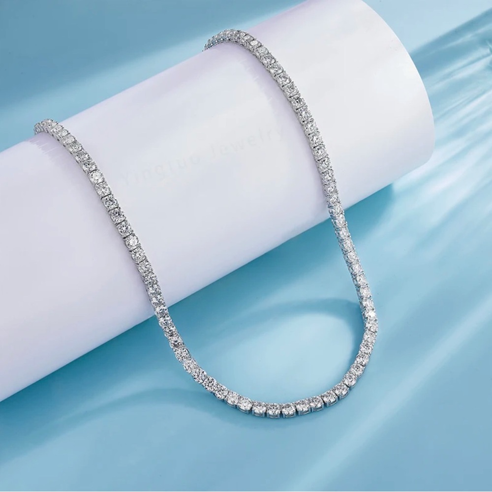18k white gold moissanite tennis chain - Picture 5 of 10